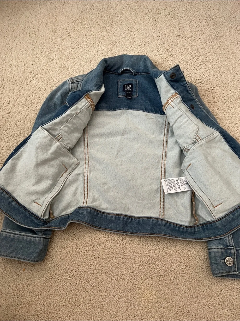 GAPKids size small (6/7) Medium Wash Blue Denim Jacket with Button Front